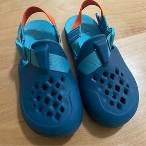 Chaco Kids Aqua and Tangerine Water Shoes size 6